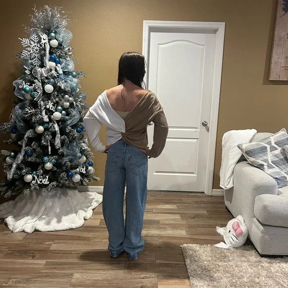 i’m selling sweaters and jeans! - Picture 8 of 9